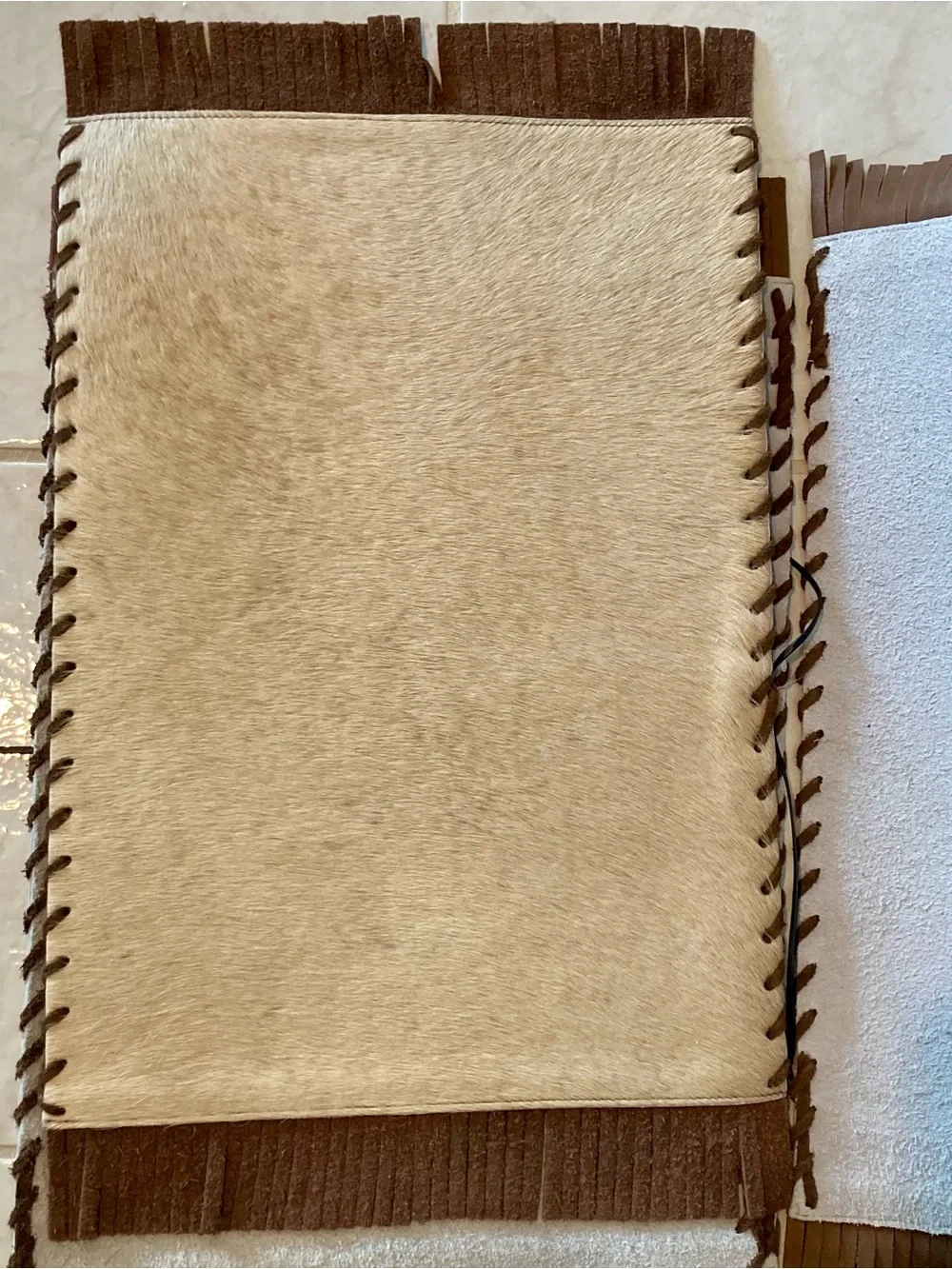NWT Dekoland plain laced cowhide and suede fringe placemat set